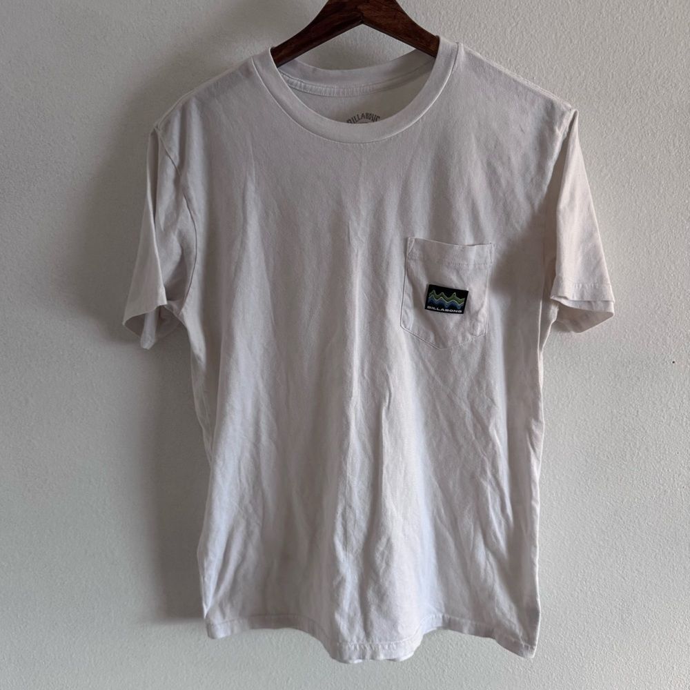 Billabong’s Men’s Small T-Shirt Logo Pocket Tee White Size Small Beach Surfer